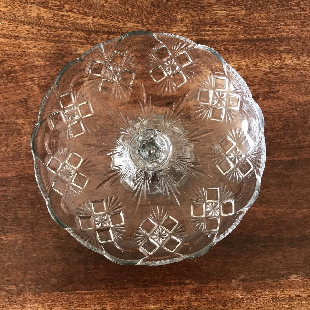 Petit compotier ou coupe à fruit sur piédouche en cristal moulé diamètre de 20 cm hauteur de 14 cm par Hello Broc brocante en ligne