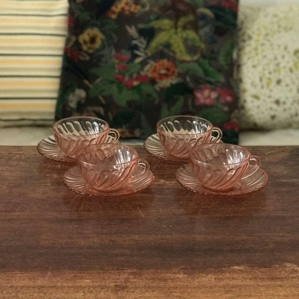 Lot de 4 tasses et 4 sous-tasses coordonnées en verre moulé rose Luminarc Arcoroc Rosaline par Hello Broc brocante en ligne