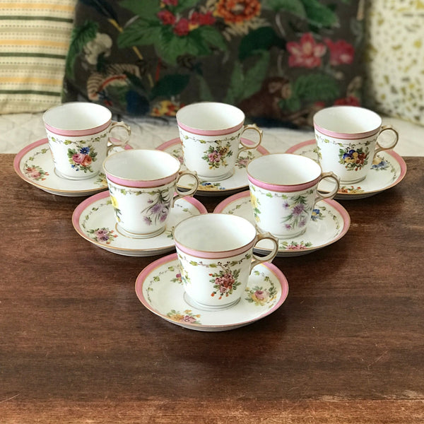 Ensemble de 6 tasses et soucoupes à café coordonnées en porcelaine décor fleurs multicolores par Hello Broc brocante en ligne