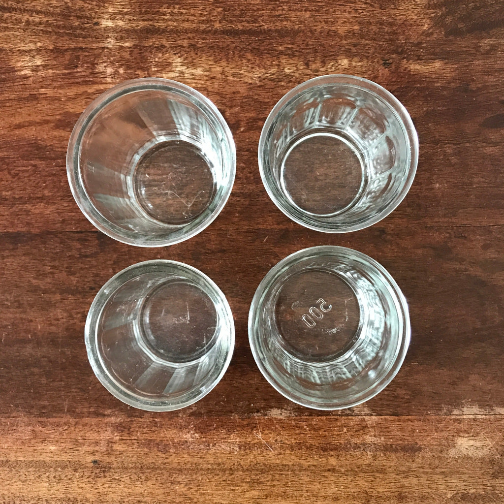 Lot de 4 pots anciens à confiture en verre soufflé et moulé - lot B - par Hello Broc brocante en ligne