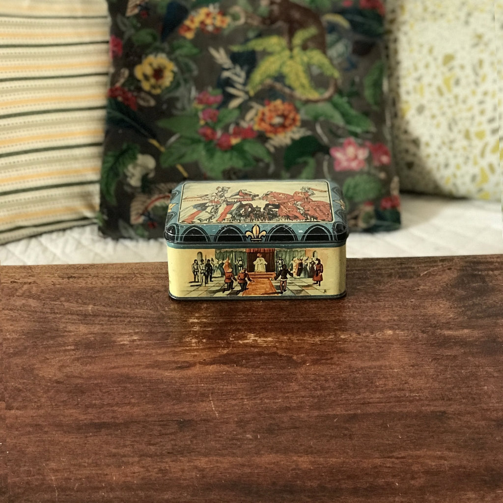 Boîte rectangulaire vintage en métal Biscuiterie Damoiseau par Hello Broc brocante en ligne