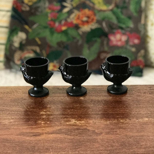 Lot de 3 coquetiers Arcopal en verre opalin moulé noir par Hello Broc brocante en ligne