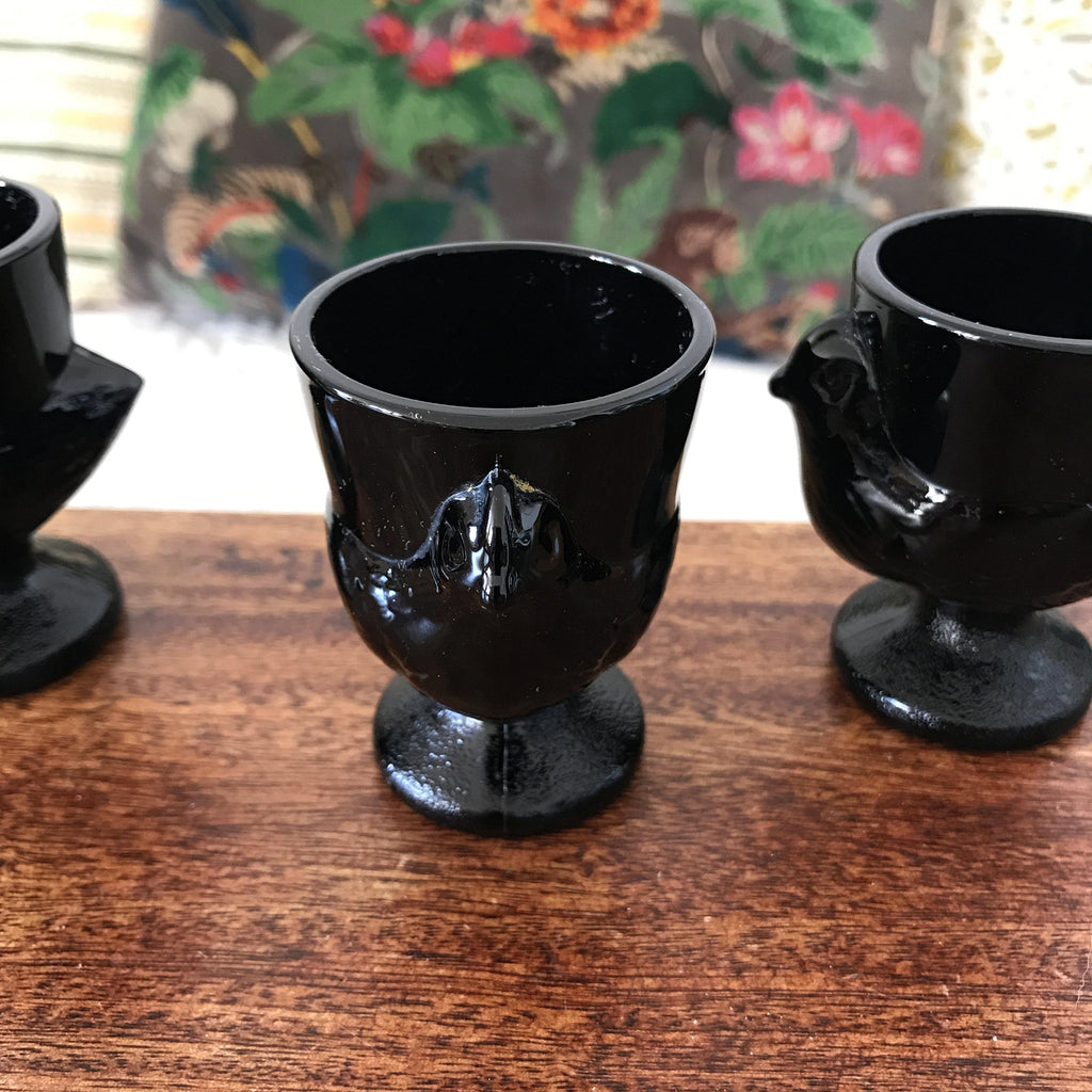 Lot de 3 coquetiers Arcopal en verre opalin moulé noir par Hello Broc brocante en ligne