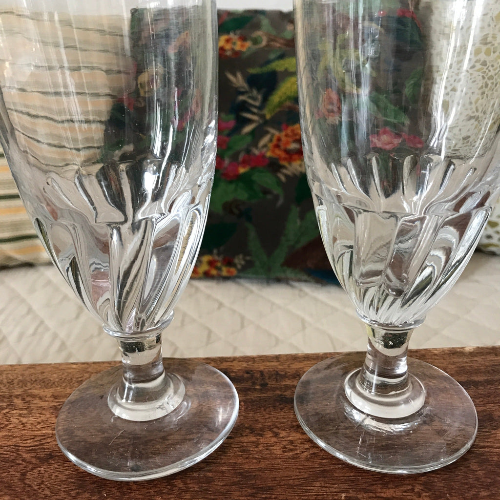 Paire de verres anciens à absinthe en verre soufflé à la bouche début XXème siècle par Hello Broc brocante en ligne