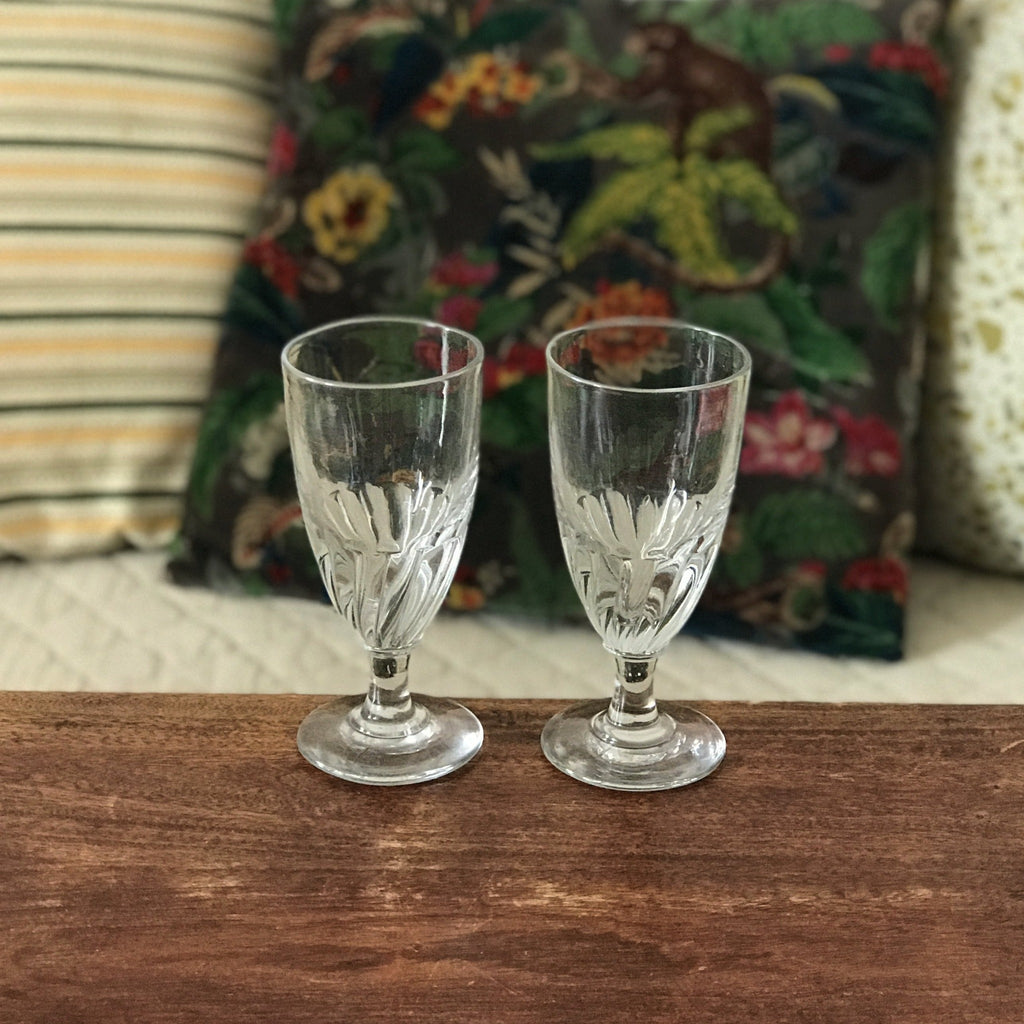 Paire de verres anciens à absinthe en verre soufflé à la bouche début XXème siècle par Hello Broc brocante en ligne