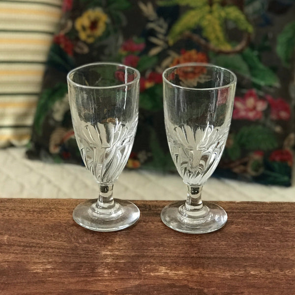 Paire de verres anciens à absinthe en verre soufflé à la bouche début XXème siècle par Hello Broc brocante en ligne