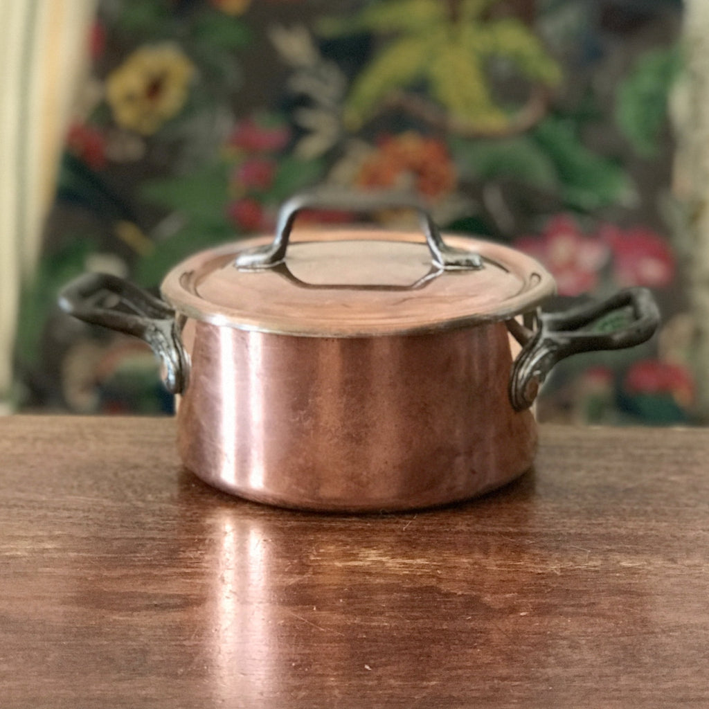 Petite marmite ou cocotte ancienne en cuivre étamé par Hello Broc brocante en ligne