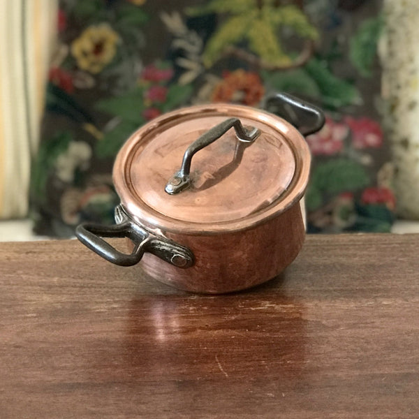 Petite marmite ou cocotte ancienne en cuivre étamé par Hello Broc brocante en ligne