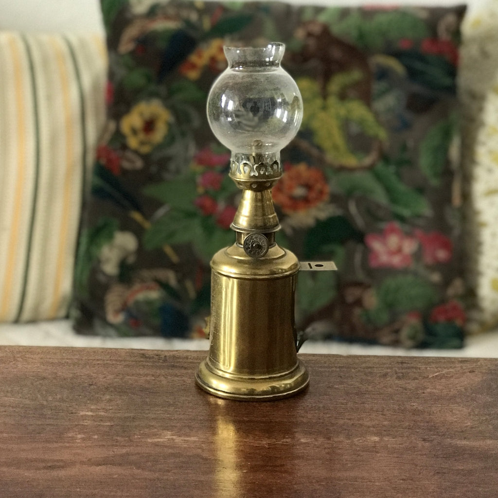 Petite lampe à pétrole en cuivre Olympe par Hello Broc brocante en ligne