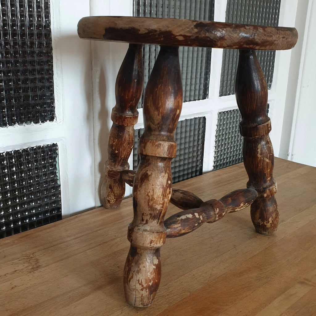 Tabouret bas tripode en bois - Hello Broc