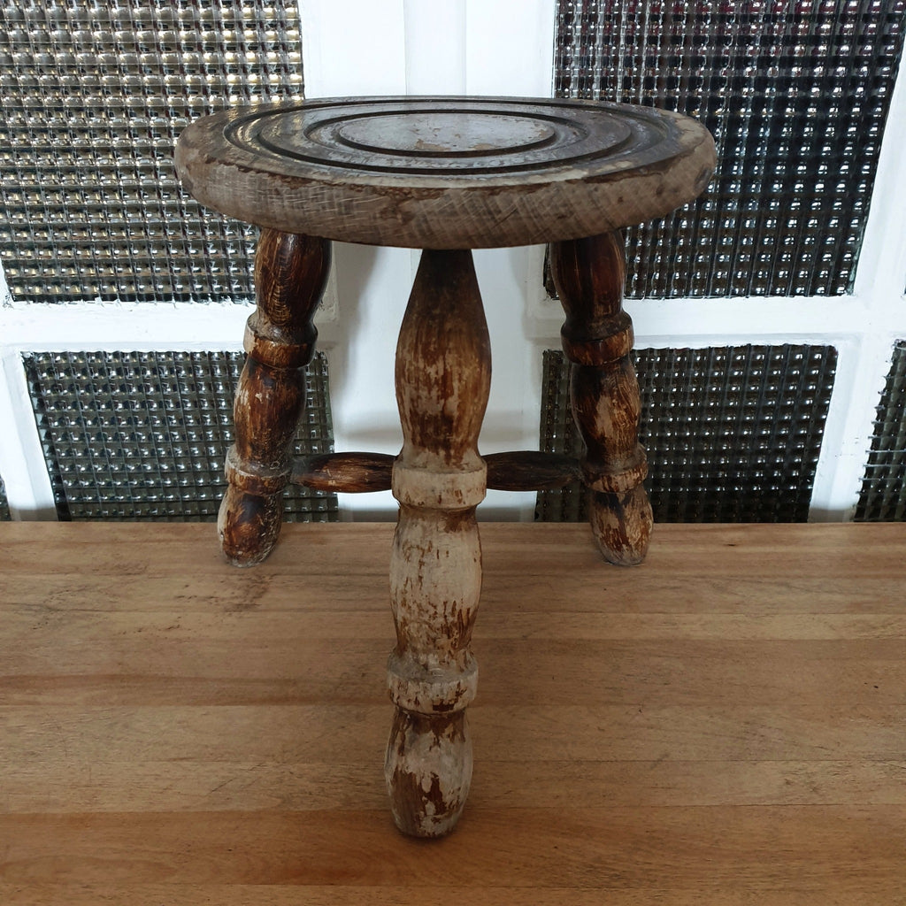 Tabouret bas tripode en bois - Hello Broc