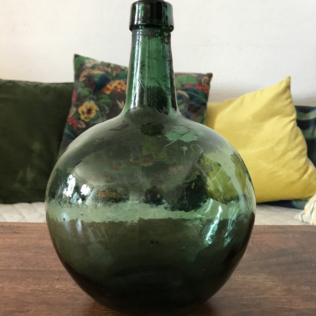 Bouteille vintage décorative en verre moulé vert Vilella – Hello Broc