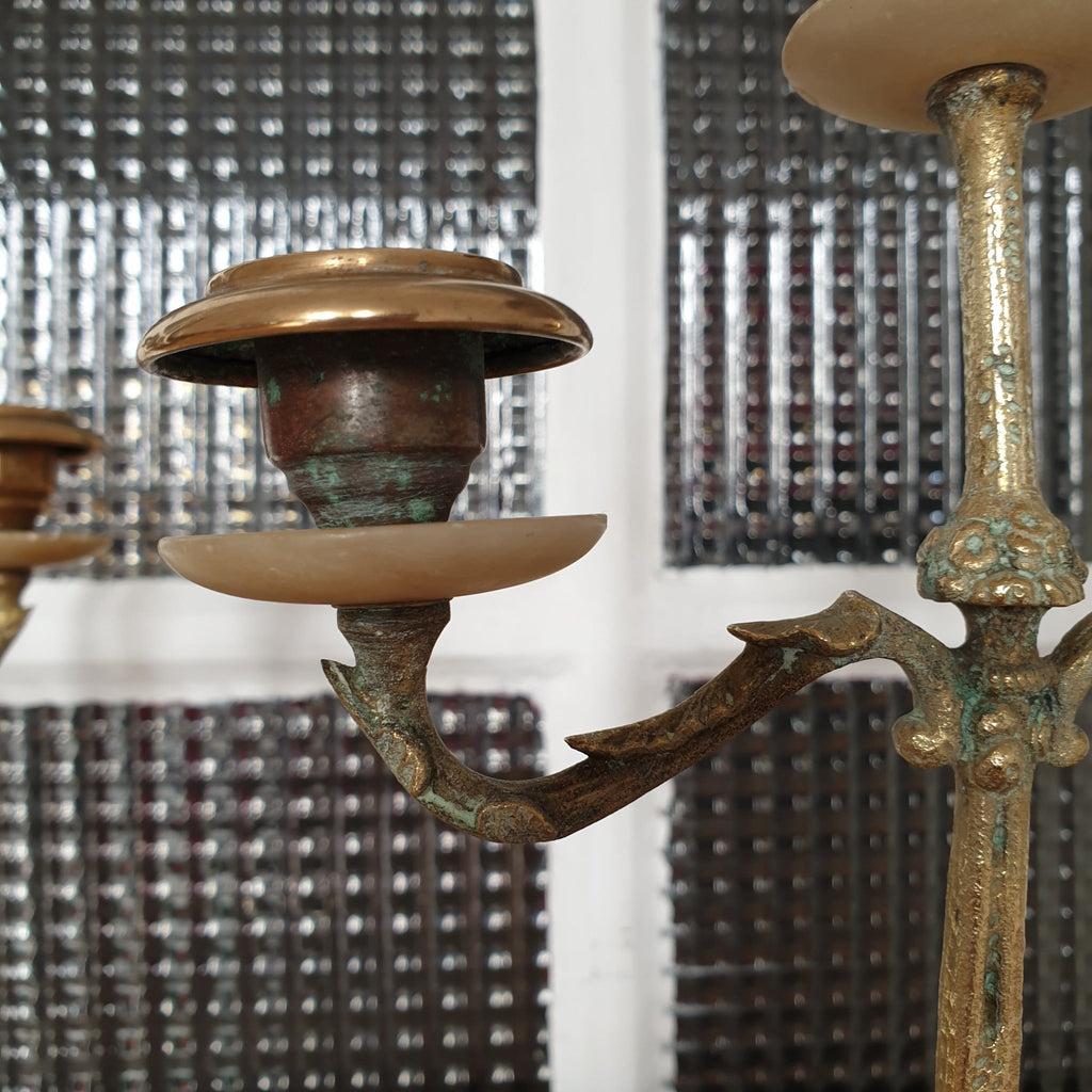 Paire de chandeliers à 3 branches en bronze doré, laiton et onyx Napoléon 3 - Hello Broc