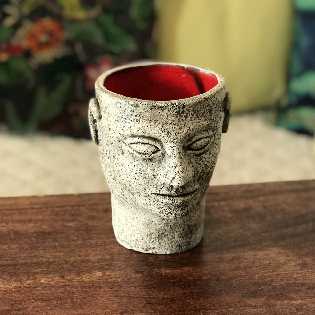 Mug décoratif anthropomorphe en céramique lave de Francis Triay - Hello Broc