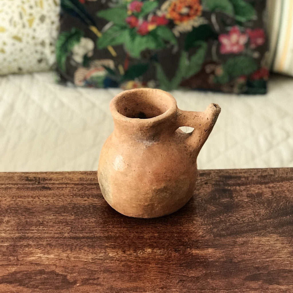 Petite poterie kabyle en terre cuite décor uni hauteur 14 cm - Hello Broc