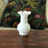 Petit vase en opaline blanche - Hello Broc