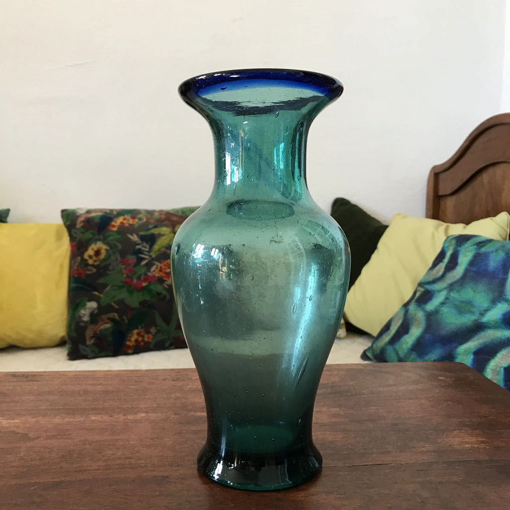 Grand vase dans le goût de Biot en verre bullé bleu - Hello Broc