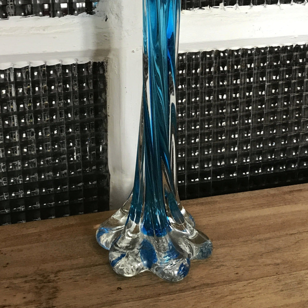 Soliflore pied fleur en verre de Murano torsadé bleu 1970 - Hello Broc