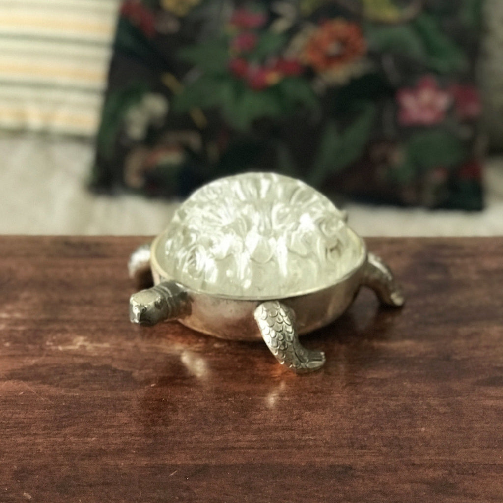 Pique-fleur et vide-poche en métal argenté en forme de tortue par Hello Broc brocante en ligne