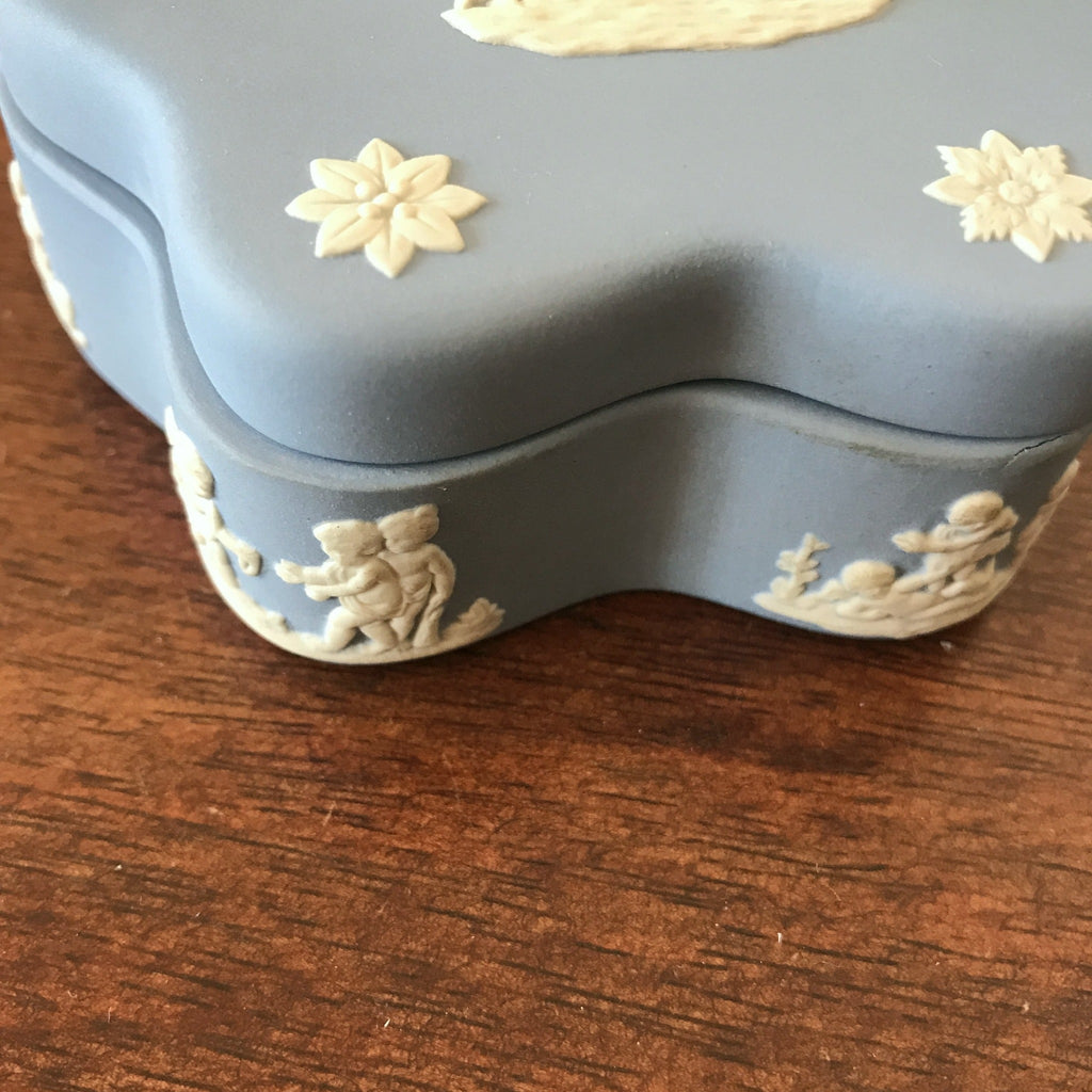 Petite boîte décorative bleu ciel Wedgwood par Hello Broc brocante en ligne