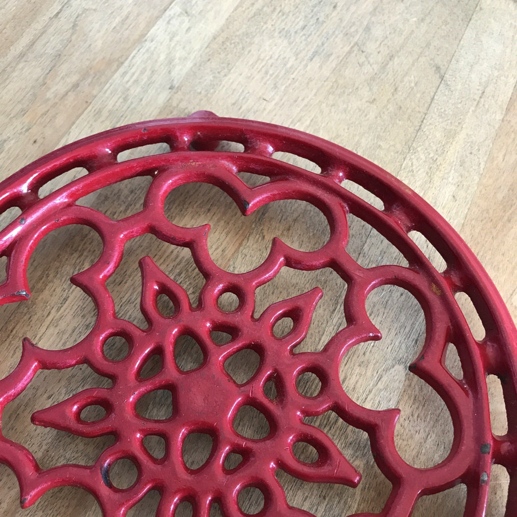 Dessous de plat Le Creuset en fonte émaillée rouge - Hello Broc