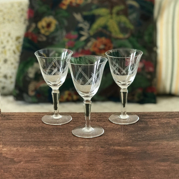 Lot de 3 verres à vin cuit, porto ou apéritif en cristal évasé gravé traits droits entrecroisés - Hello Broc