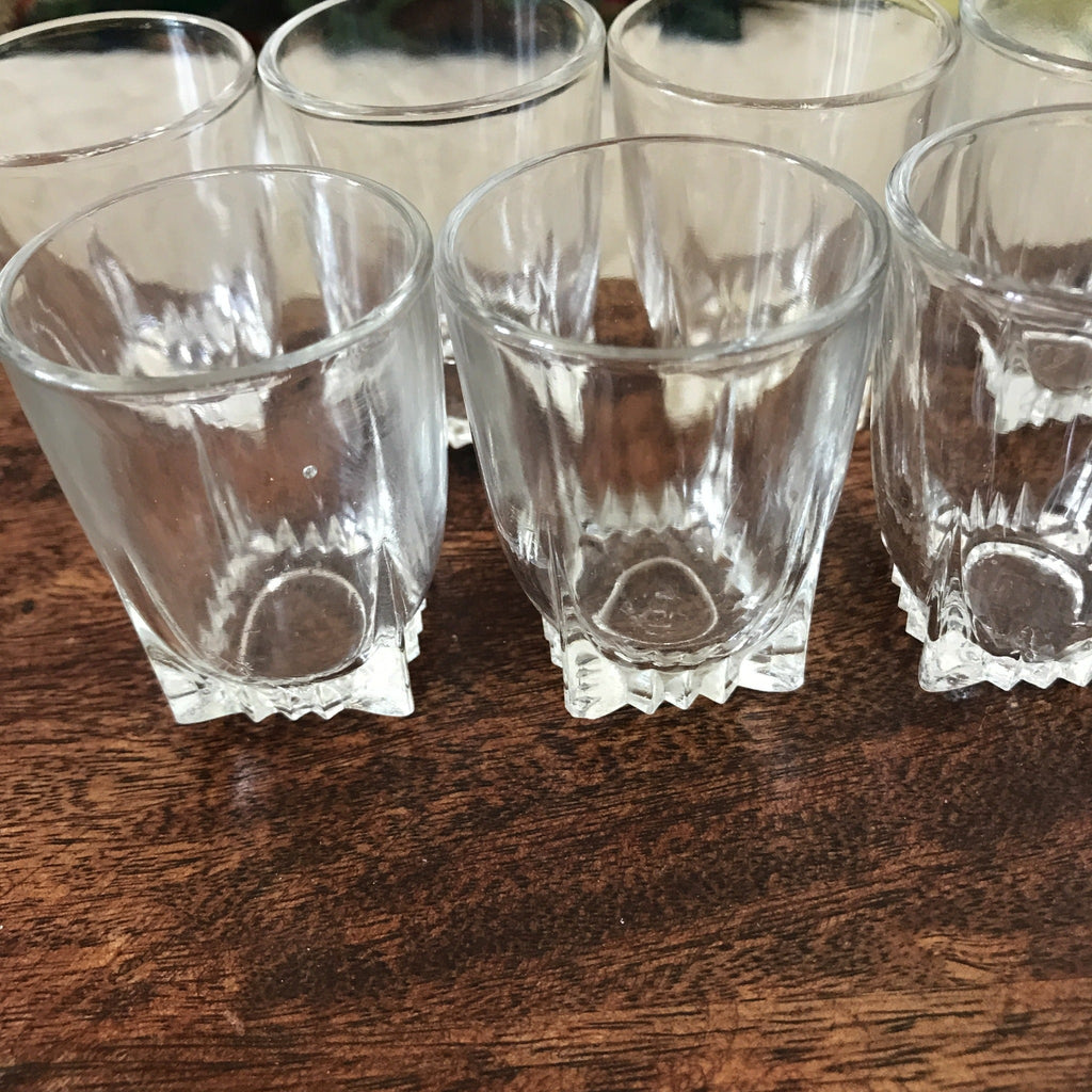 Lot de 7 verres à liqueur de bistrot forme gobelet - Hello Broc