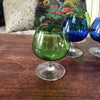 Lot de 5 verres ballons à cognac en verre moulé vert et bleu - Hello Broc