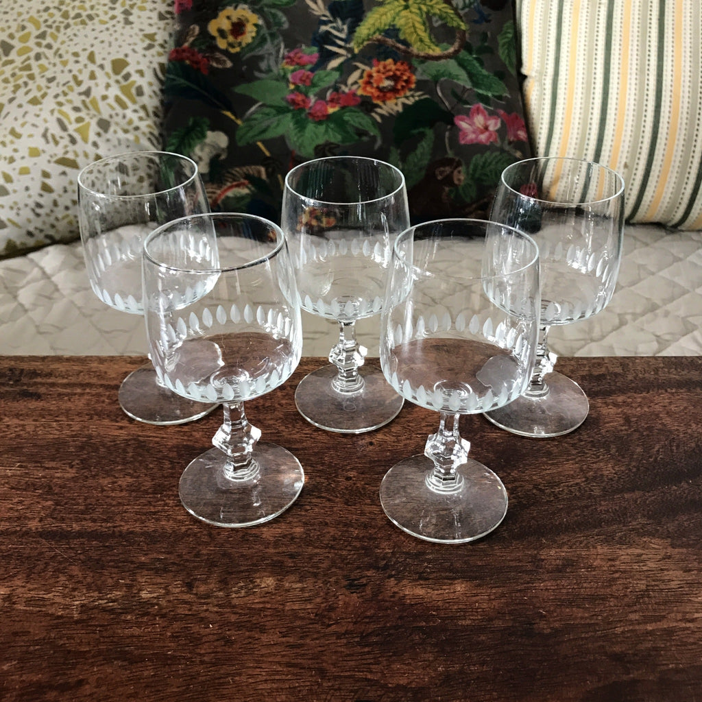 Lot de 4 ou 5 verres à porto en cristal taillé - Hello Broc