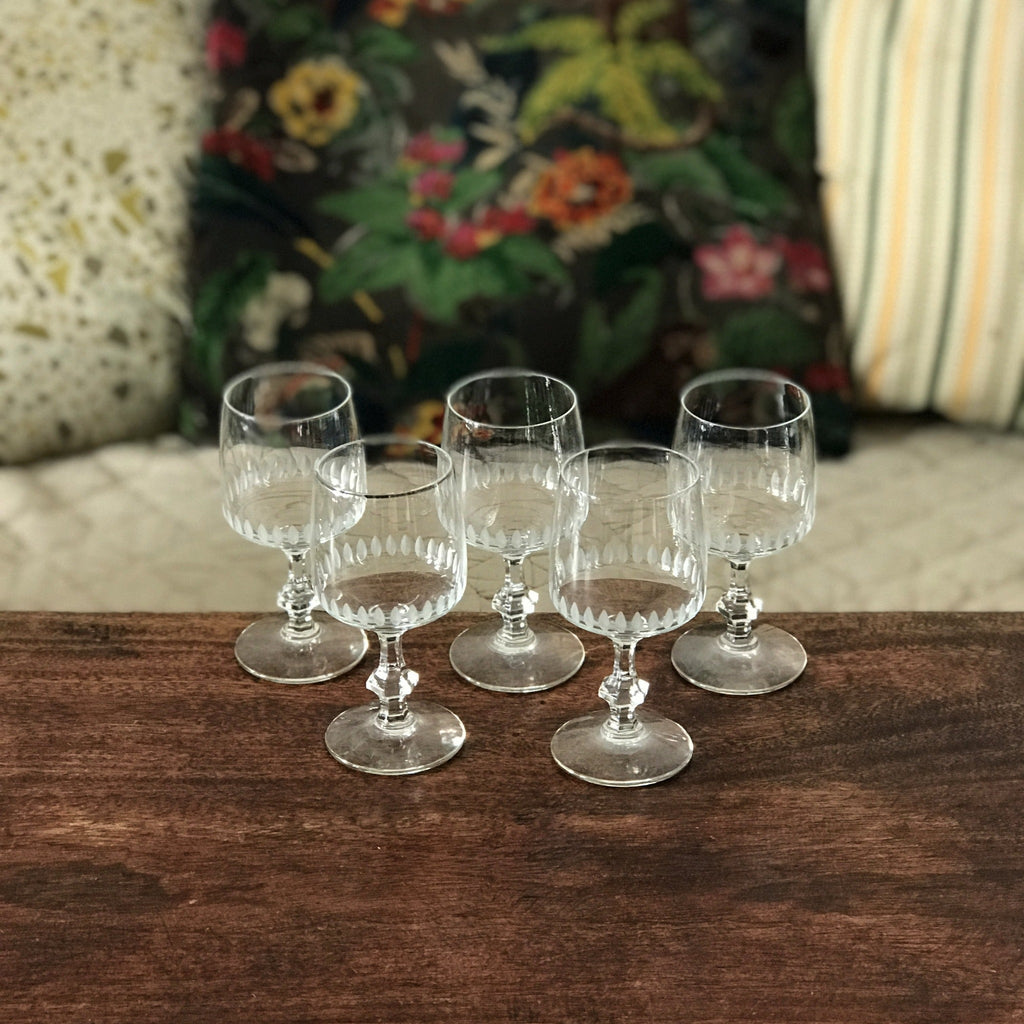 Lot de 4 ou 5 verres à porto en cristal taillé - Hello Broc