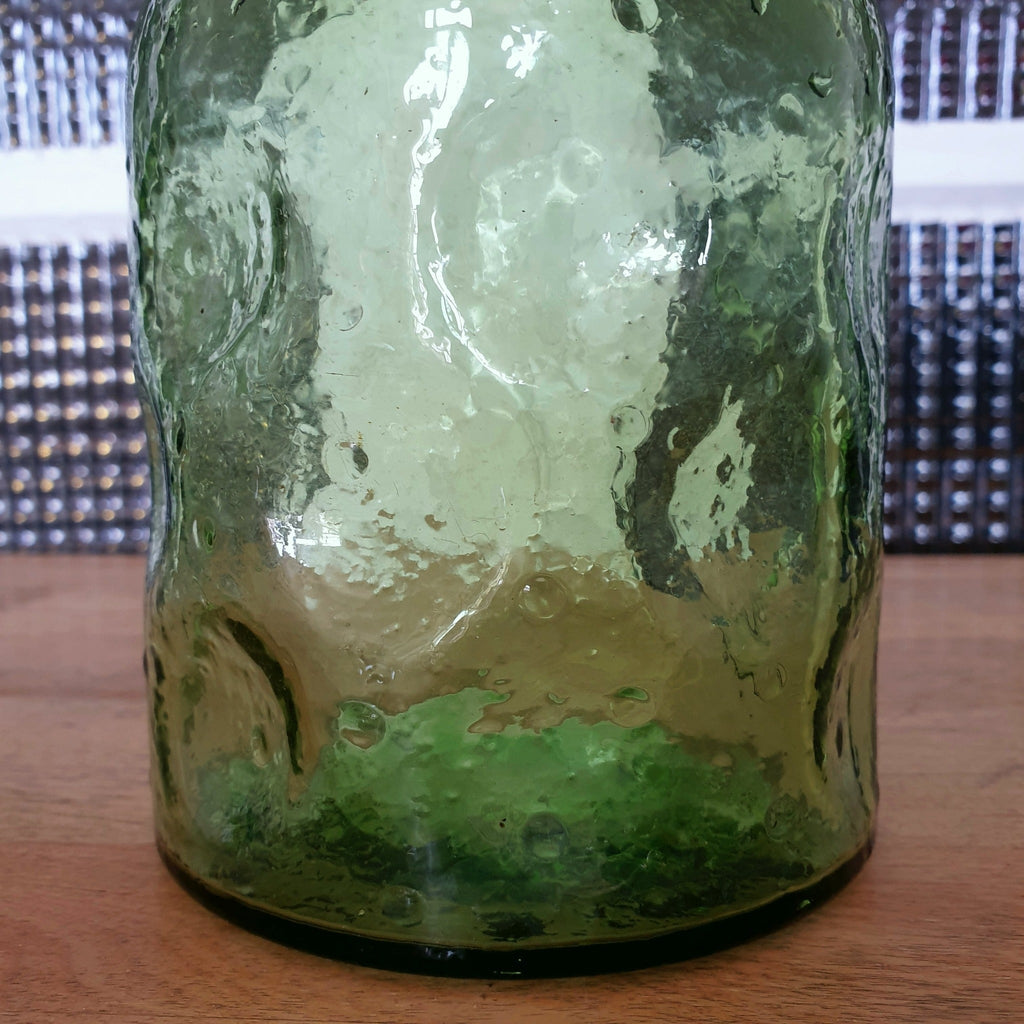 Carafe avec bouchon d'origine en verre moulé vert années 70 - 2 en stock - Hello Broc
