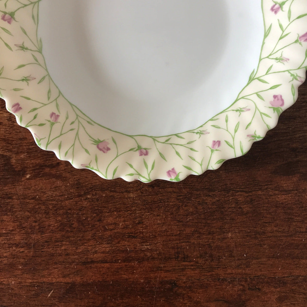 Lot de 6 assiettes à soupe Luminarc verre opalin blanc décor fleurs mauves sur fond jaune pâle par Hello Broc brocante en ligne