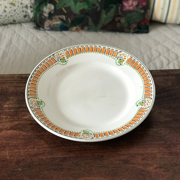 Plat rond de service plat décor Derby de Longwy par Hello Broc brocante en ligne