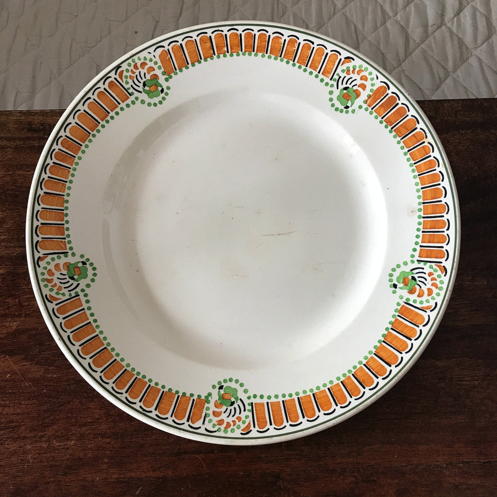 Plat rond de service plat décor Derby de Longwy par Hello Broc brocante en ligne