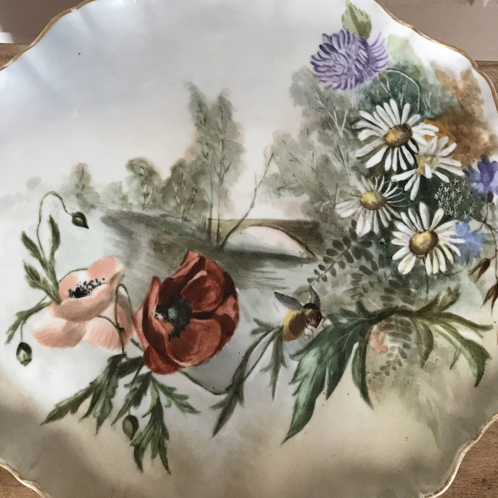 Grand plat en porcelaine de Limoges Jean Pouyat décor polychrome de fleurs - Hello Broc