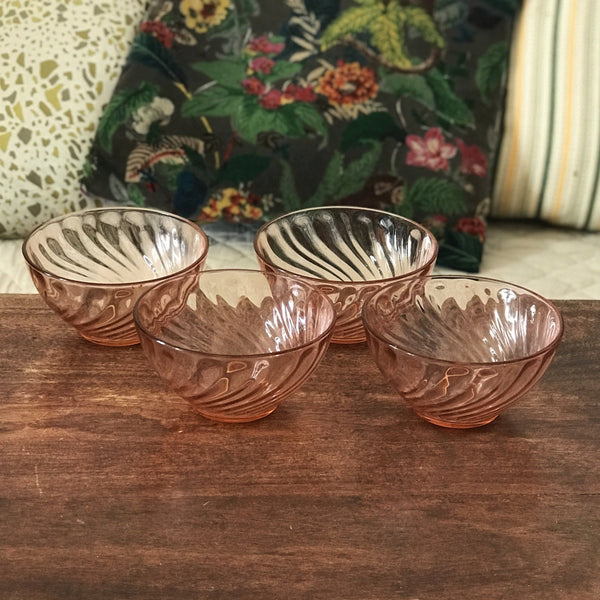 Lot de 4 bols en verre moulé torsadé rose Arcoroc - Hello Broc