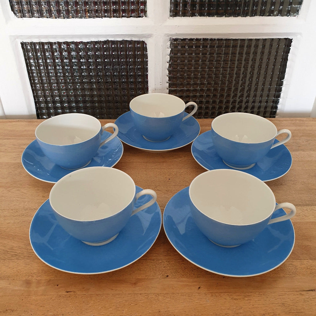 Lot de 5 tasses à thé bleu et 5 soucoupes coordonnées en porcelaine de Limoges - Hello Broc