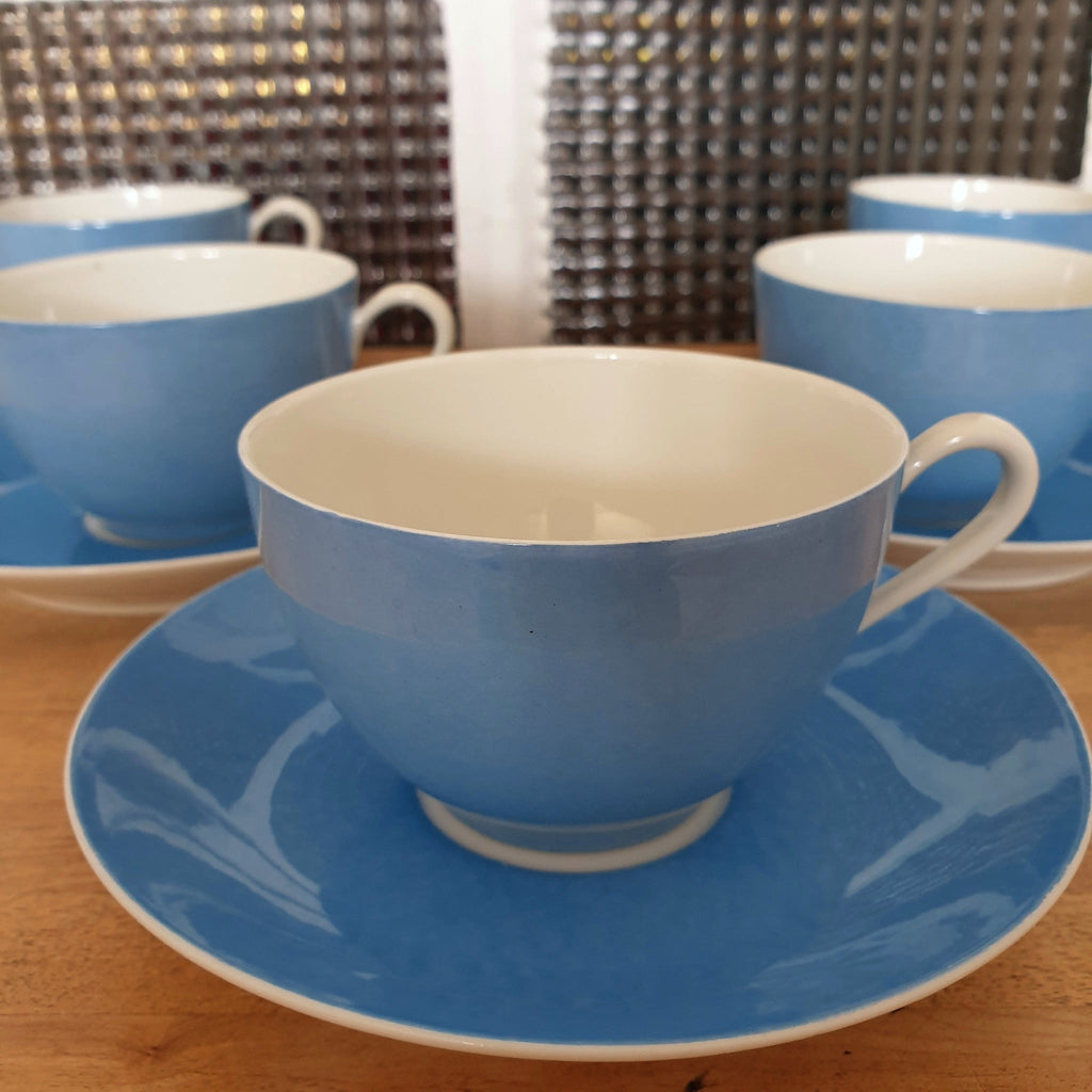 Lot de 5 tasses à thé bleu et 5 soucoupes coordonnées en porcelaine de Limoges - Hello Broc