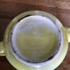 Cafetière ou théière en faïence jaune avec son filtre métal amovible - Hello Broc