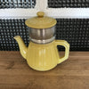 Cafetière ou théière en faïence jaune avec son filtre métal amovible - Hello Broc