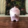 Théière décorative éléphant en céramique rose pâle attribuée à Moulin du Loup par Hello Broc brocante en ligne