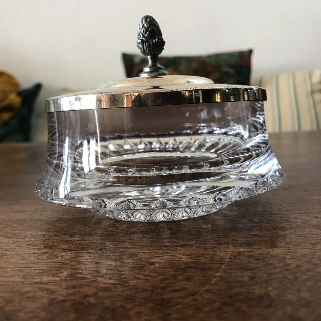 Sucrier en cristal taillé et couvercle en métal argenté surmonté d'un gland Wolff Germany par Hello Broc brocante en ligne