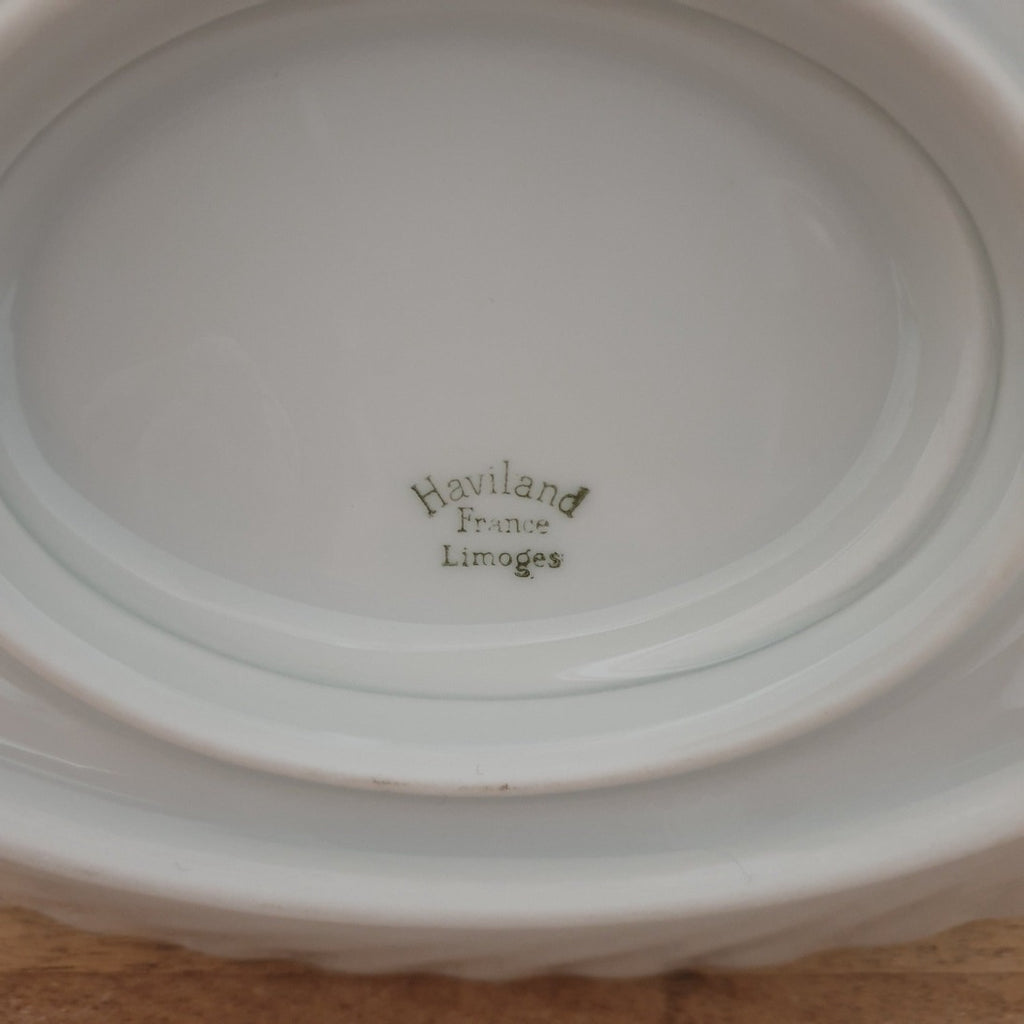 Grande saucière en porcelaine blanche de Limoges Haviland modèle Torses