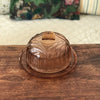 Cloche à fromage avec plateau en verre moulé rose 1950 - Hello Broc