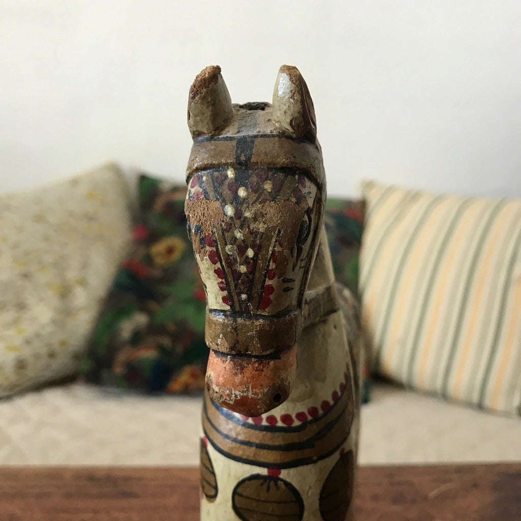 Cheval en bois peint souvenirs du Rajasthan par Hello Broc brocante en ligne