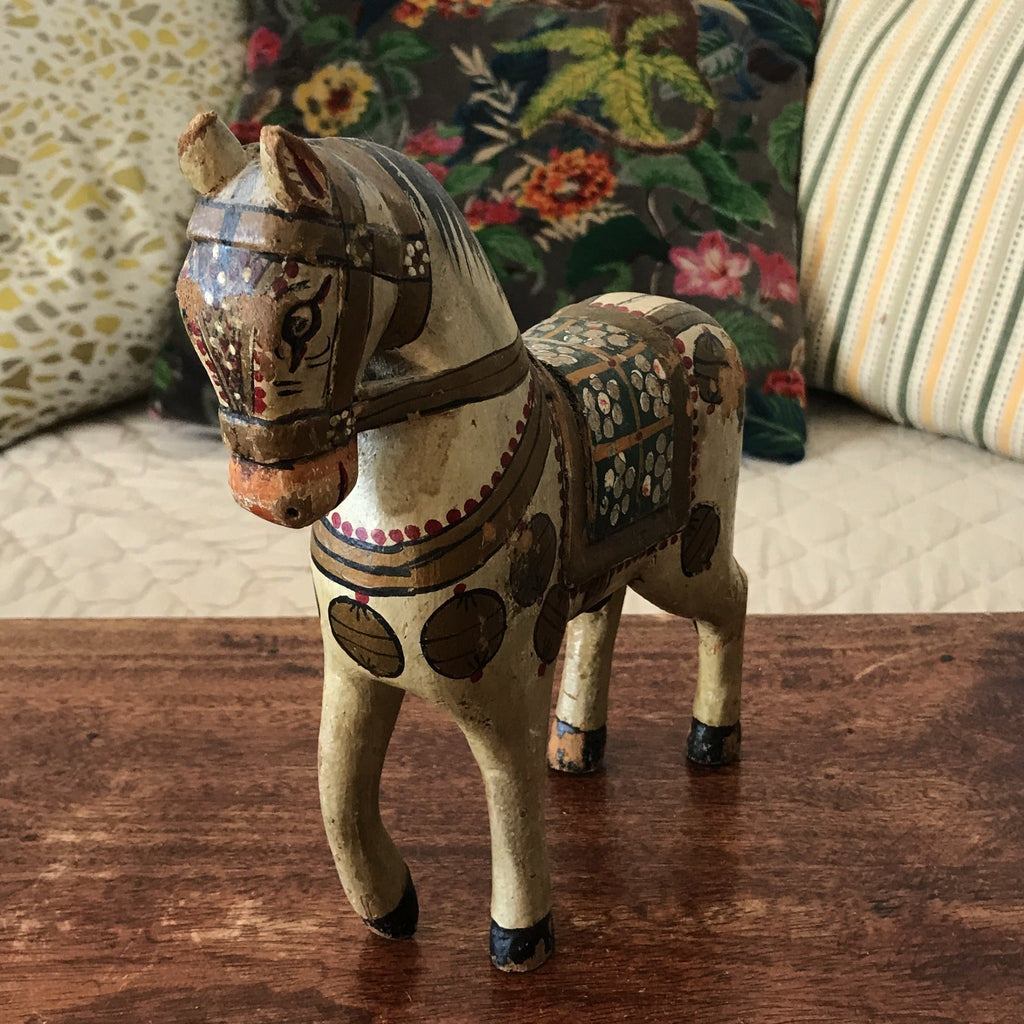 Cheval en bois peint souvenirs du Rajasthan par Hello Broc brocante en ligne