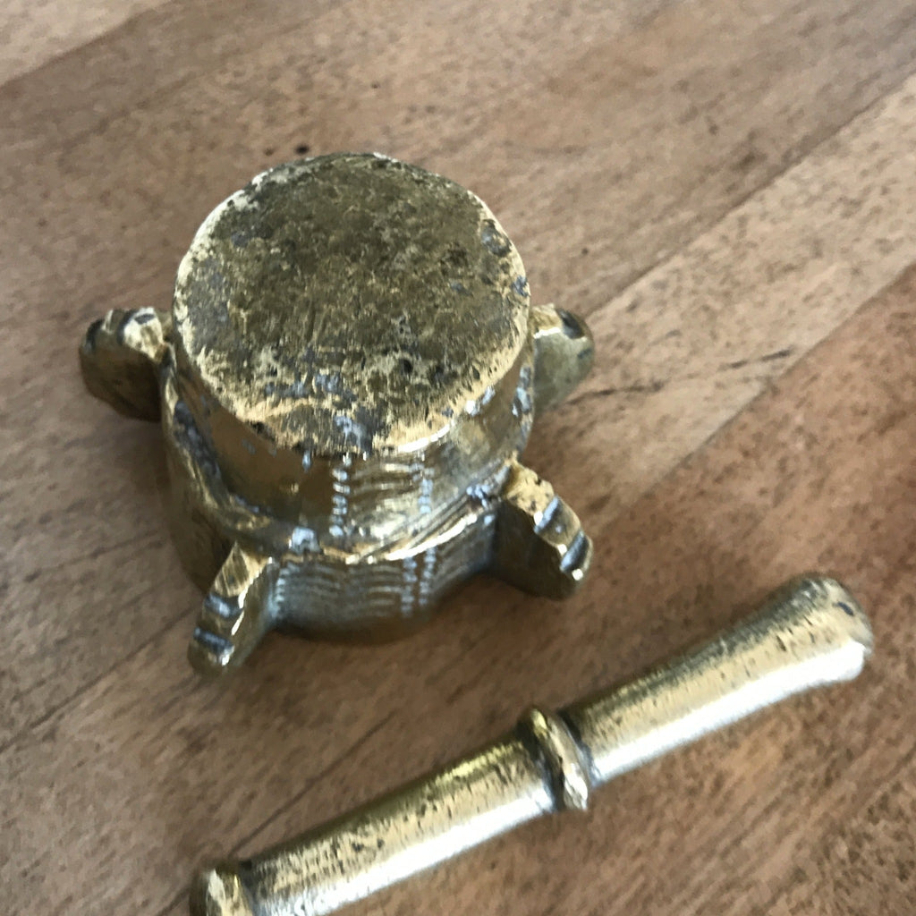 Petit mortier et pilon en bronze doré de style oriental - Hello Broc