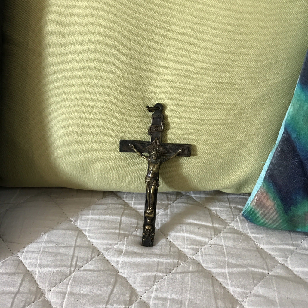 Petit crucifix en laiton et ébène - Hello Broc