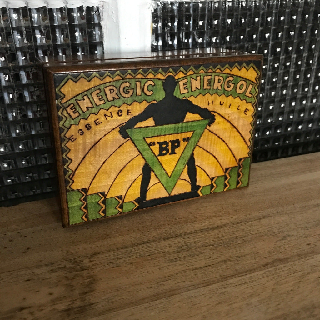 Boîte publicitaire pour BP Art Déco en bois gravée et colorée - Hello Broc