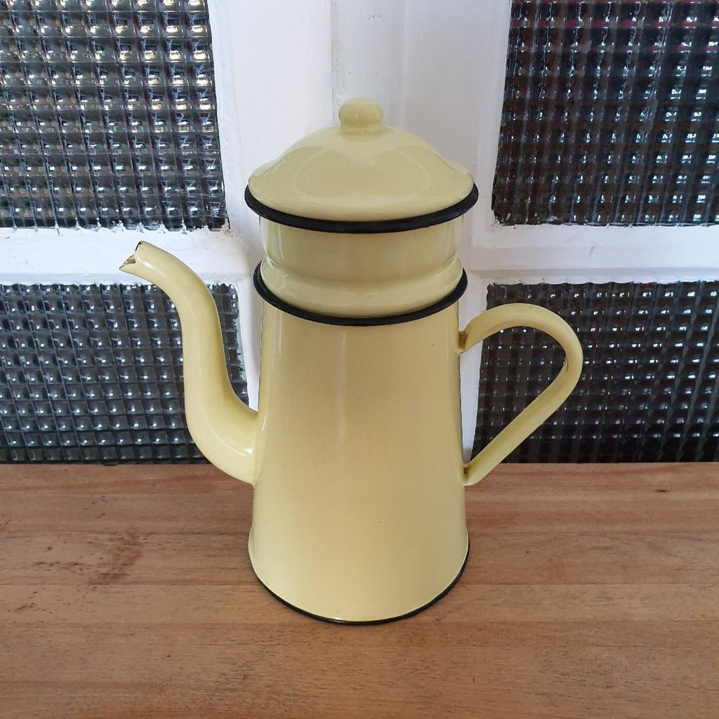 Cafetière émaillée en métal couleur jaune pâle - Hello Broc